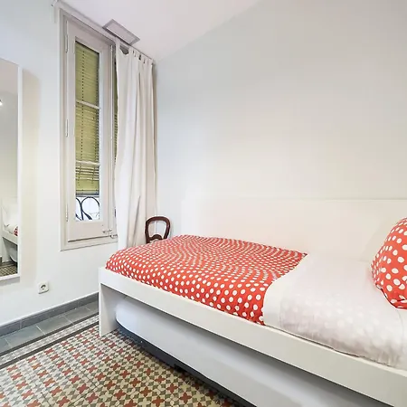 Modern In Eixample With Sea Near