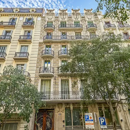 Modern In Eixample With Sea Near