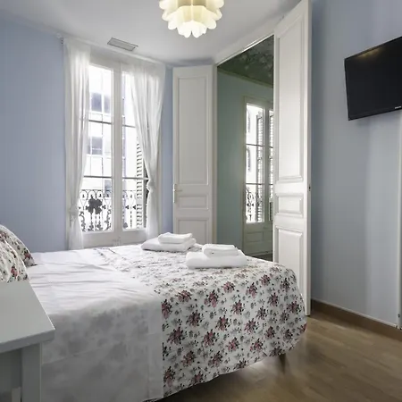 Modern In Eixample With Sea Near *
